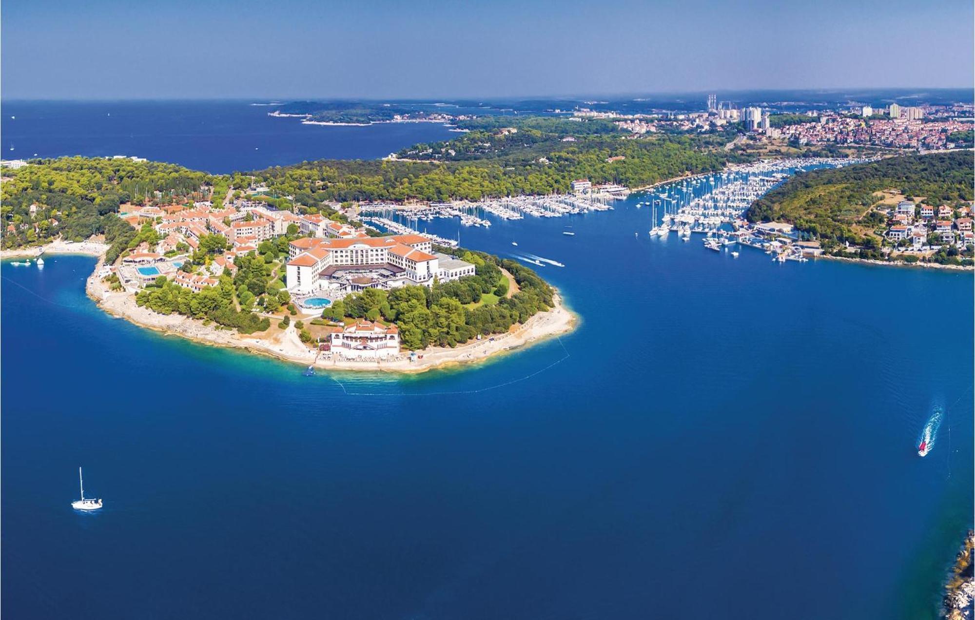 Gorgeous Apartment In Pula With House Sea View Экстерьер фото