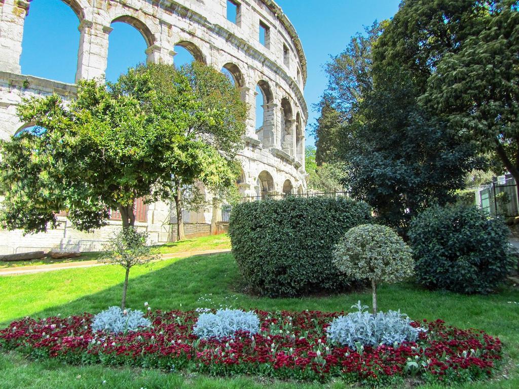 Gorgeous Apartment In Pula With House Sea View Экстерьер фото